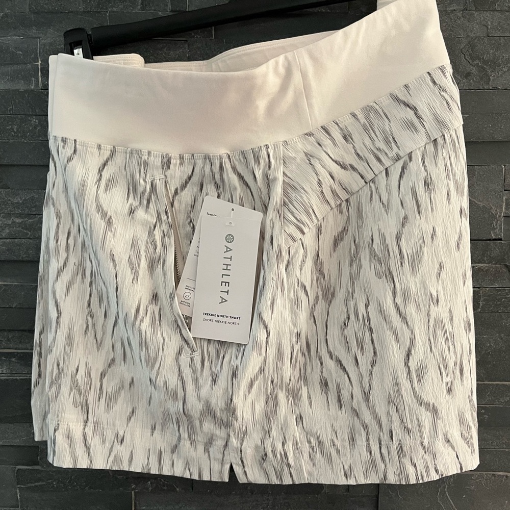 Athleta Trekkie North Unlined Stretch Adjustable Waist Active Shorts.
